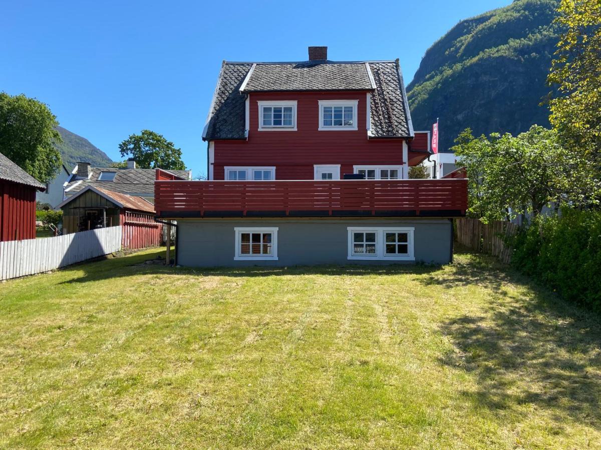 Aurland Guesthouse エクステリア 写真